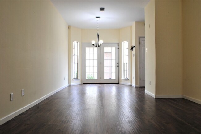 Building Photo - 3300 Bellefontaine St