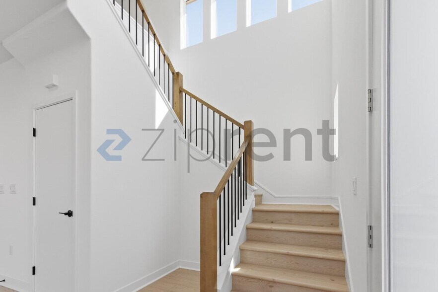 Building Photo - 75249 Buckley Dr