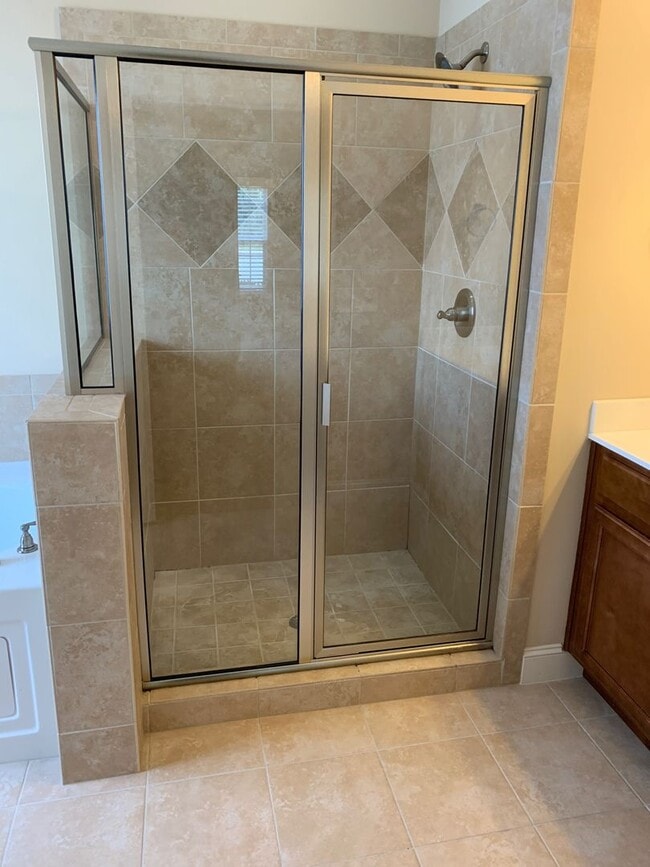 Building Photo - AMAZING UNIT IN ANDERSON CREEK