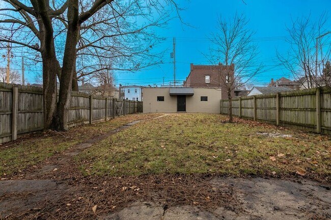 Building Photo - 1512 Indianola Ave