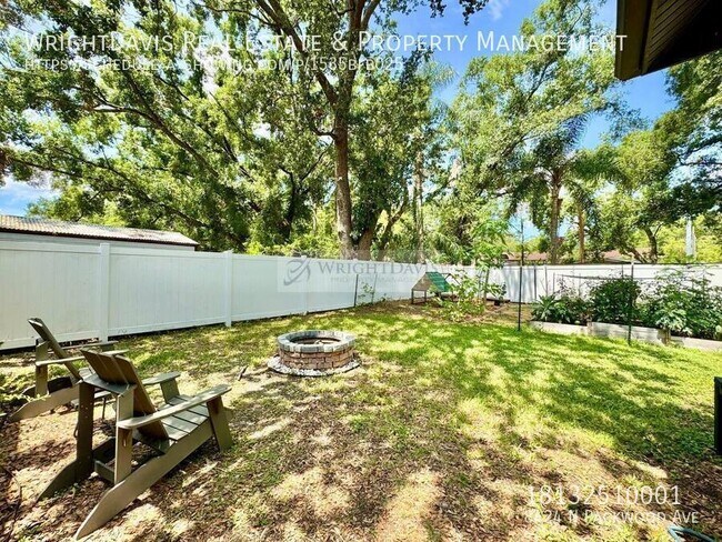 Building Photo - 8424 N Packwood Ave