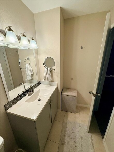 Building Photo - 10053 Lake Oak Cir