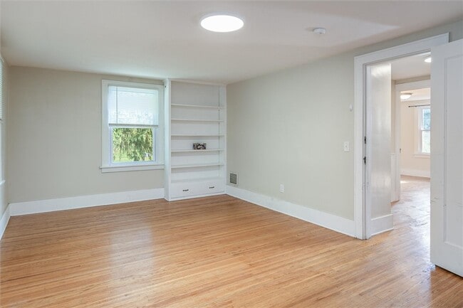 Building Photo - 425 Highland Ave