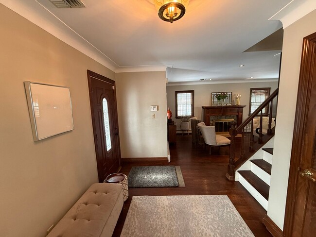 Building Photo - Spectacular 3 Bed/2.5 Bath Colonial in Freeport!