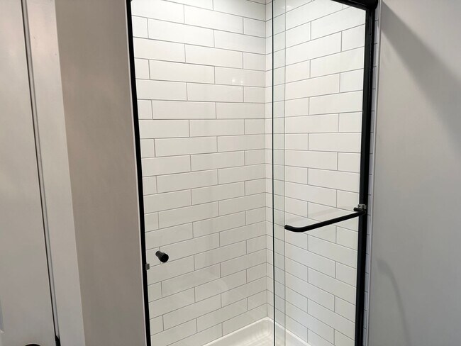 Building Photo - 128-132 SW 8th St