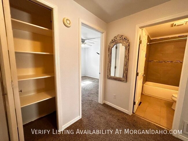 Building Photo - 6820 W Irving Ln