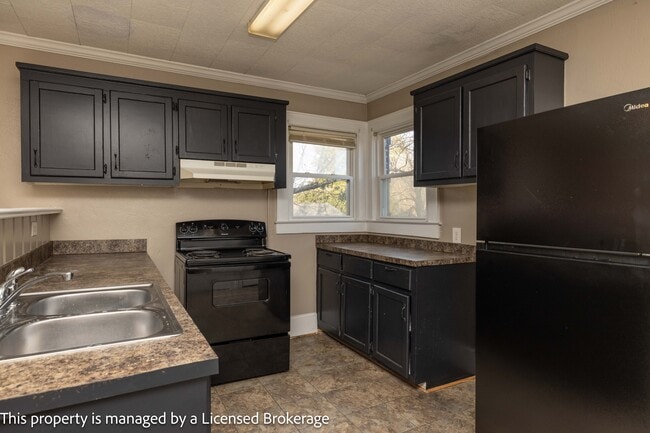 Building Photo - 1420 Amhurst St