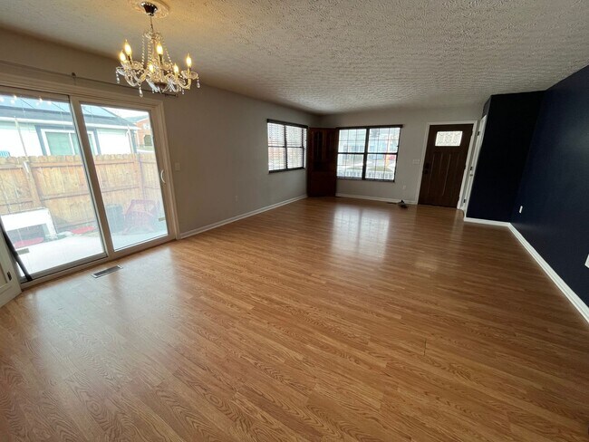 Building Photo - Fantastic 3 bedroom 2 bathroom single family home Johnstown