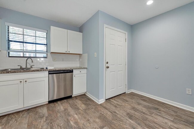 Building Photo - 3559 Balboa Cir