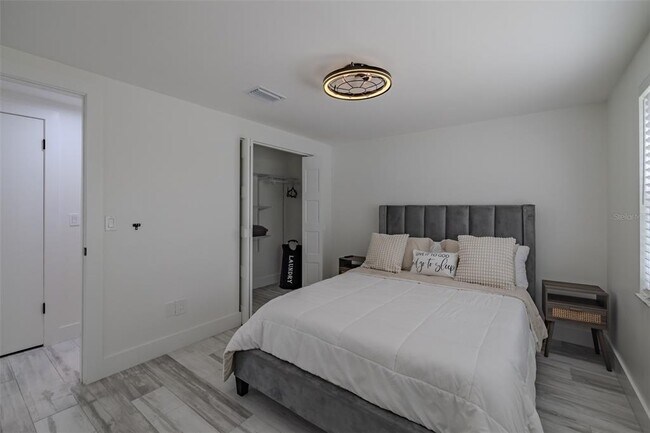 Building Photo - 23700 Lake Hills Dr