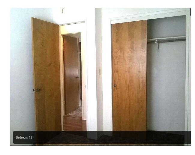 Building Photo - Upstairs 2 bedroom apartment near downtown...