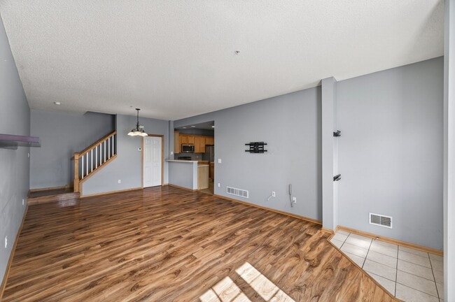 Building Photo - The Lakes Townhome