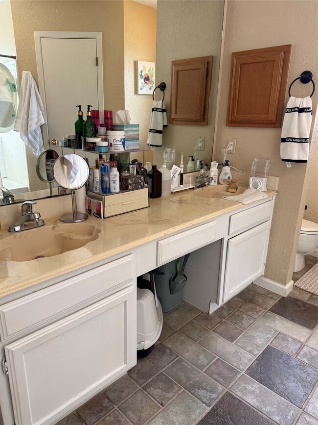 Building Photo - 2920 Thistledown Dr