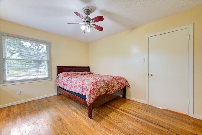 Building Photo - 4046 Woodfin St