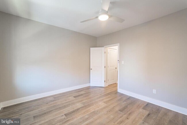 Building Photo - 833 N Markoe St