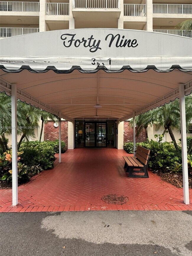 Building Photo - 3091 N Course Dr