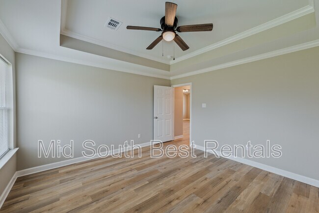 Building Photo - 829 Pine Tree Rd