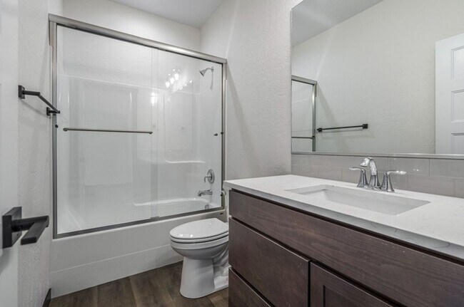 Building Photo - Newer Construction with 28X36 Shop!