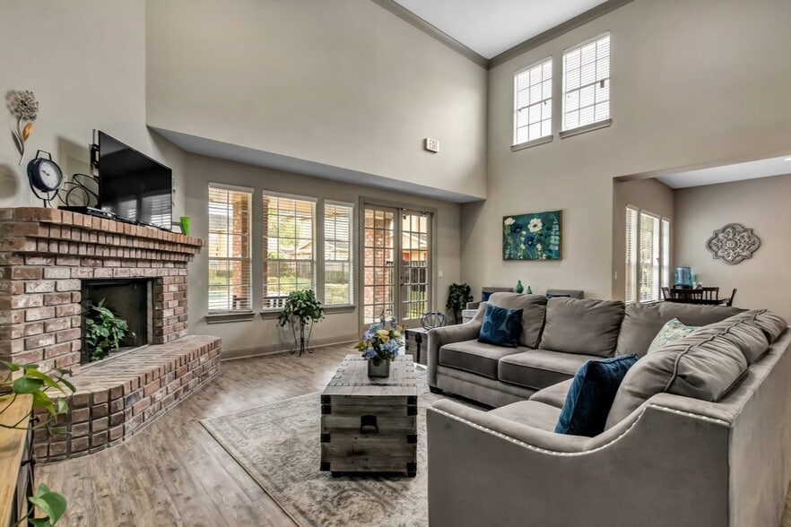 Chateaux Normandie 333 Normandy St Houston TX 77015 Apartment Finder