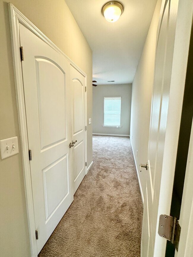 Building Photo - AVAILABLE 3 Bedroom/ 2 Bath with attached garage! Beautiful finishes throughout