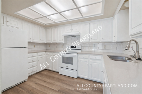 Building Photo - 3209 Castle Rock Rd