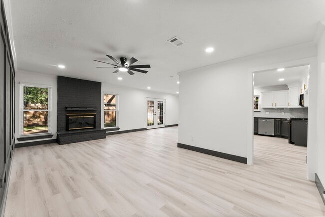 Building Photo - 26 E Woodtimber Ct