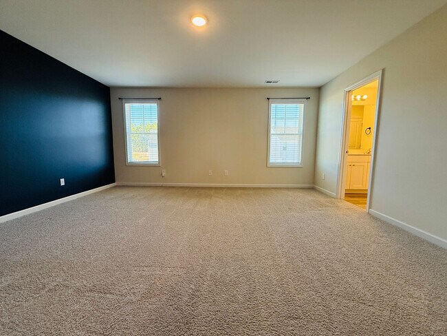 Building Photo - Valley End