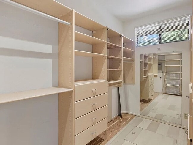 Building Photo - BRIGHT & AIRY HOME IN EXCLUSIVE ENCLAVE SPRAWLING, PRIVATE CULDESAC PROPERTY