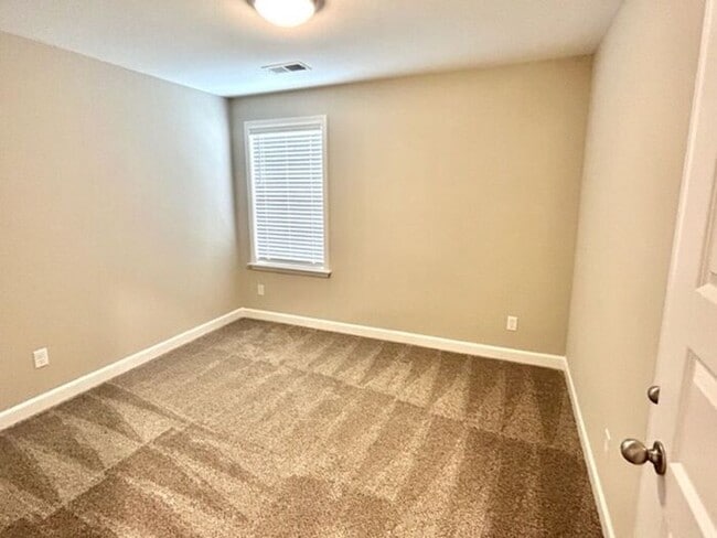 Building Photo - Now Leasing in Millington @ Winstone. 4-Be...