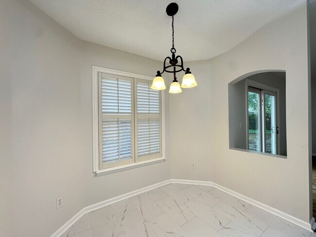 Building Photo - 5 minutes to the beach!  Remodeled Home!