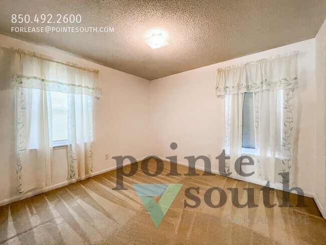 Building Photo - 5527 Sunburst Ln