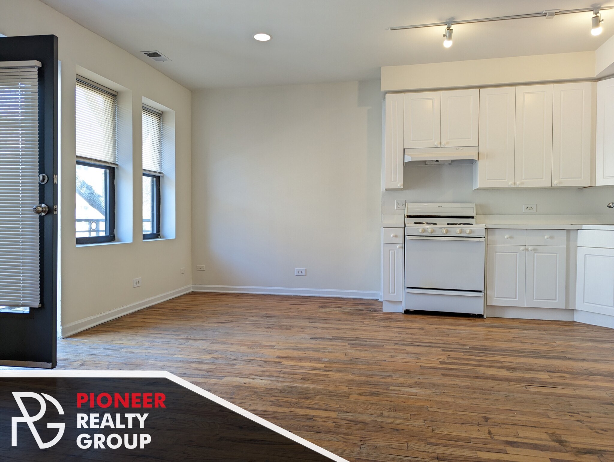 Building Photo - 914 W Dakin St