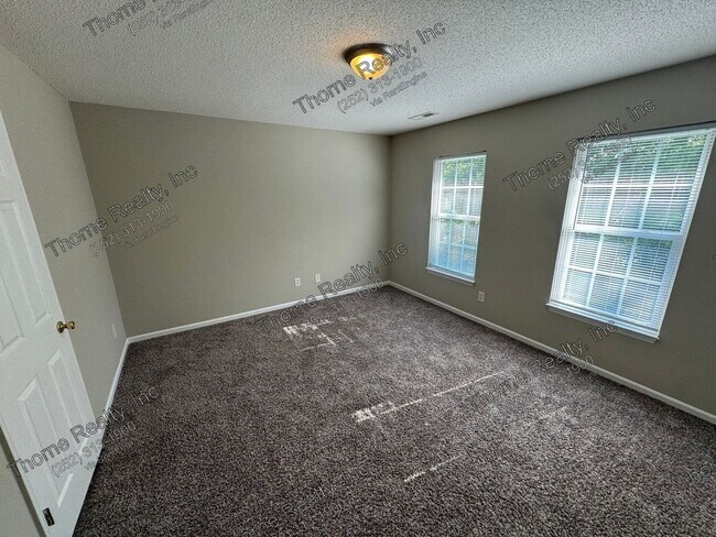 Building Photo - 2256 Sherwood Ave