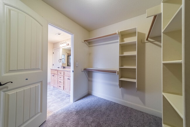 Building Photo - 3205 SW Briar Creek Ave