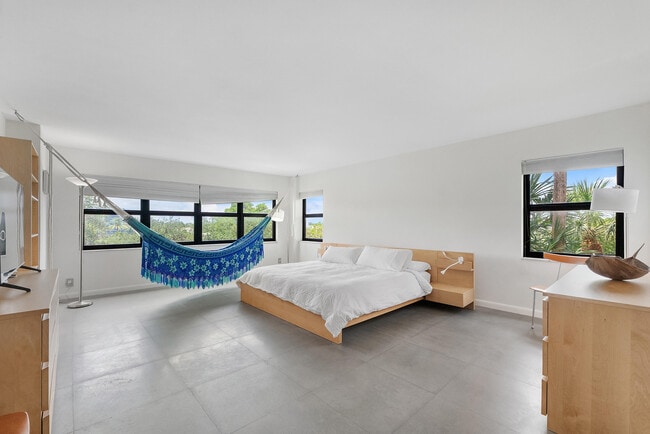 Building Photo - 4900 N Ocean Blvd