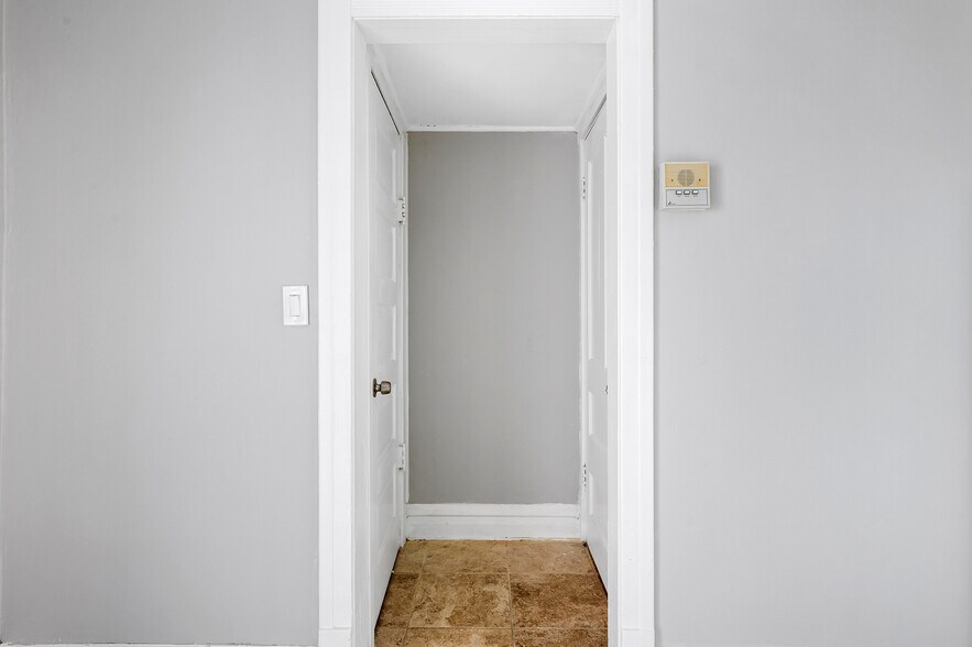 Building Photo - 322 Lake St