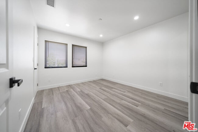 Building Photo - 4110 1/2 Normandie Ave