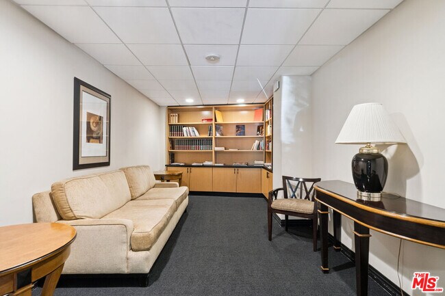 Building Photo - 100 S Doheny Dr