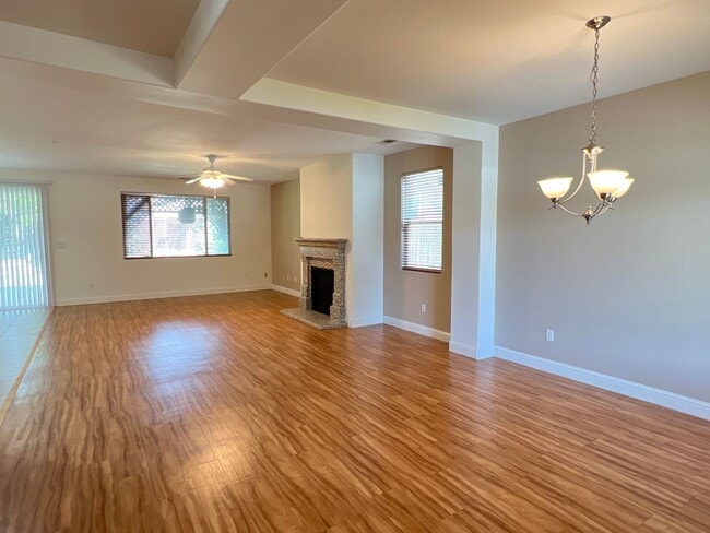 Building Photo - Northwest Bakersfield