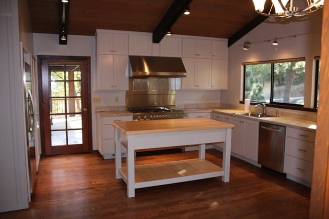 Building Photo - Wooded View Estate in Jacksonville