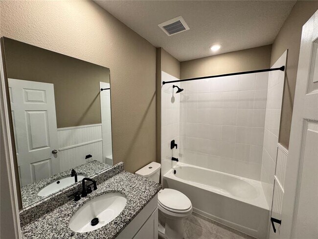 Building Photo - 512 Mckenna Dr