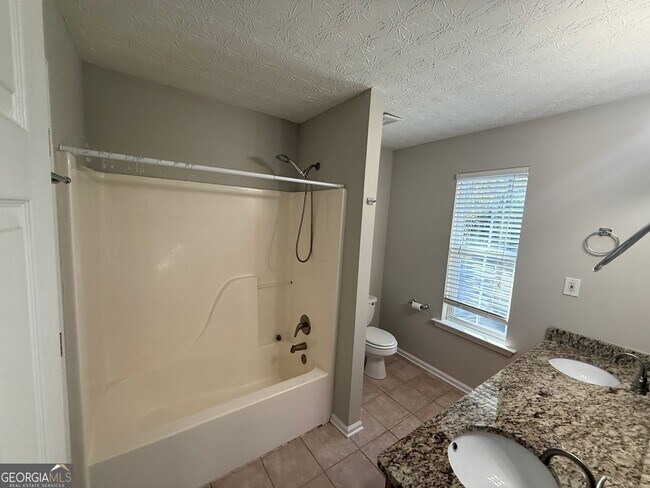 Building Photo - 27 Montgomery St NE