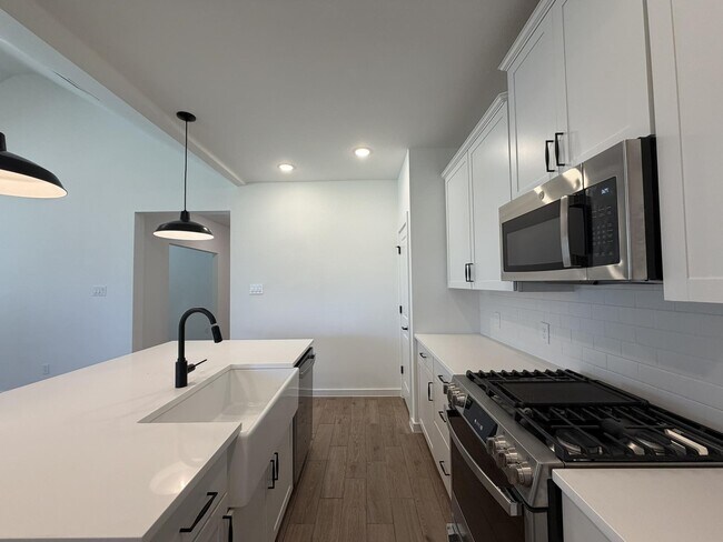 Building Photo - 4819 Legends Bay Dr