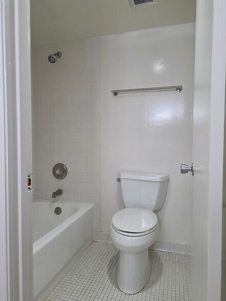 Master Bathroom - 2901 26th St W