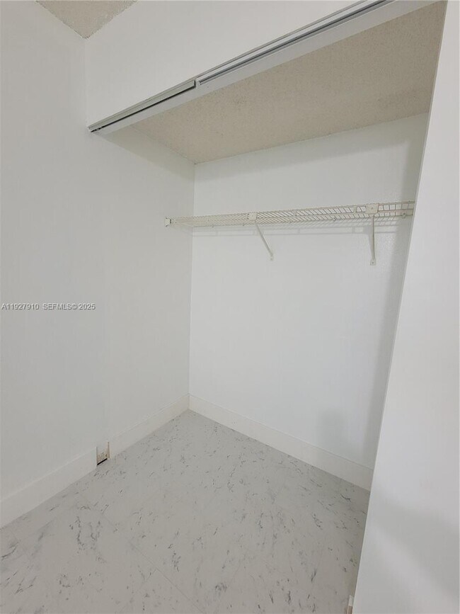 Building Photo - 8290 Lake Dr