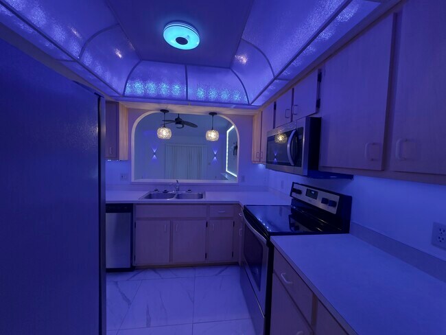 Building Photo - 4209 SW Santa Barbara Pl