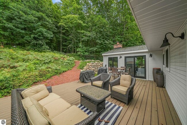 Building Photo - Late Summer Furnished Executive Extended Stay Rental on Old Mission Peninsula