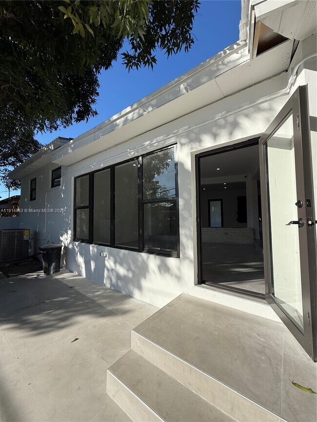 Building Photo - 12615 N Miami Ave