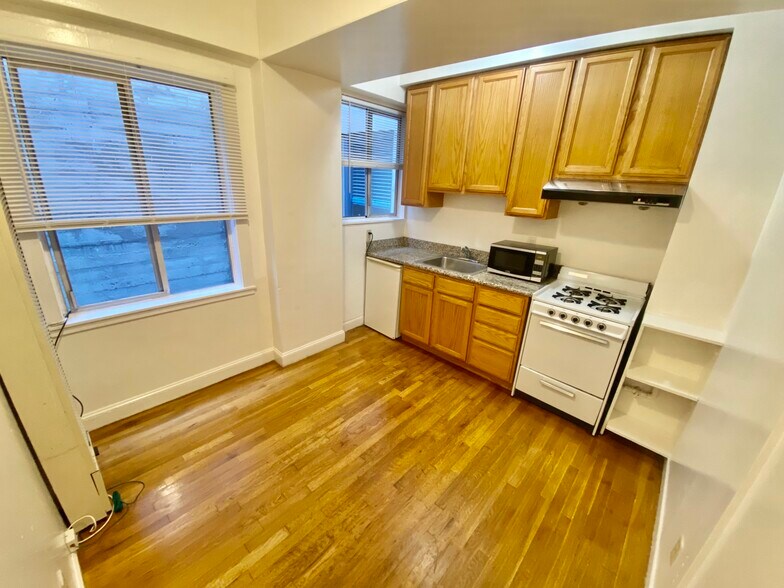 Primary Photo - 10 Brooklyn Pl