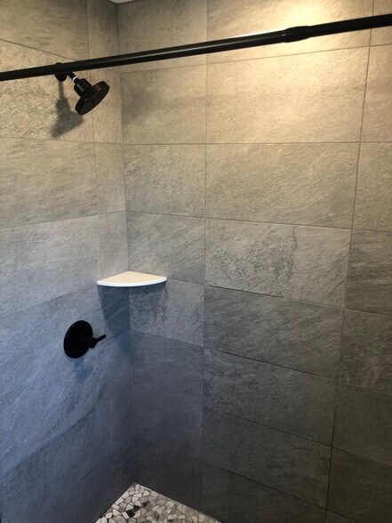 Building Photo - 5513 Ashbourne Rd